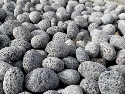 Black-Lava-Pebble-Fire-Pit-2